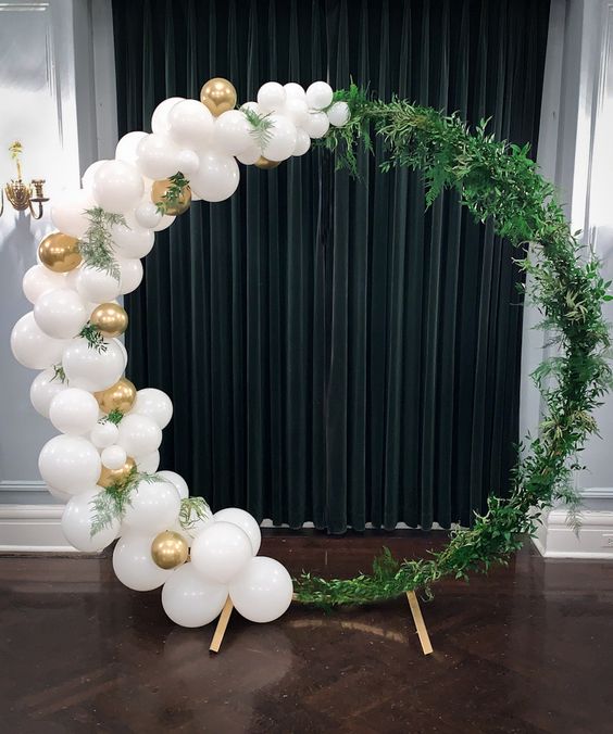 7ft gold circle arch - Rental